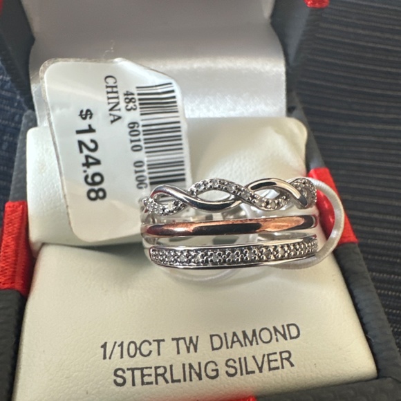 Ring - Picture 2 of 4